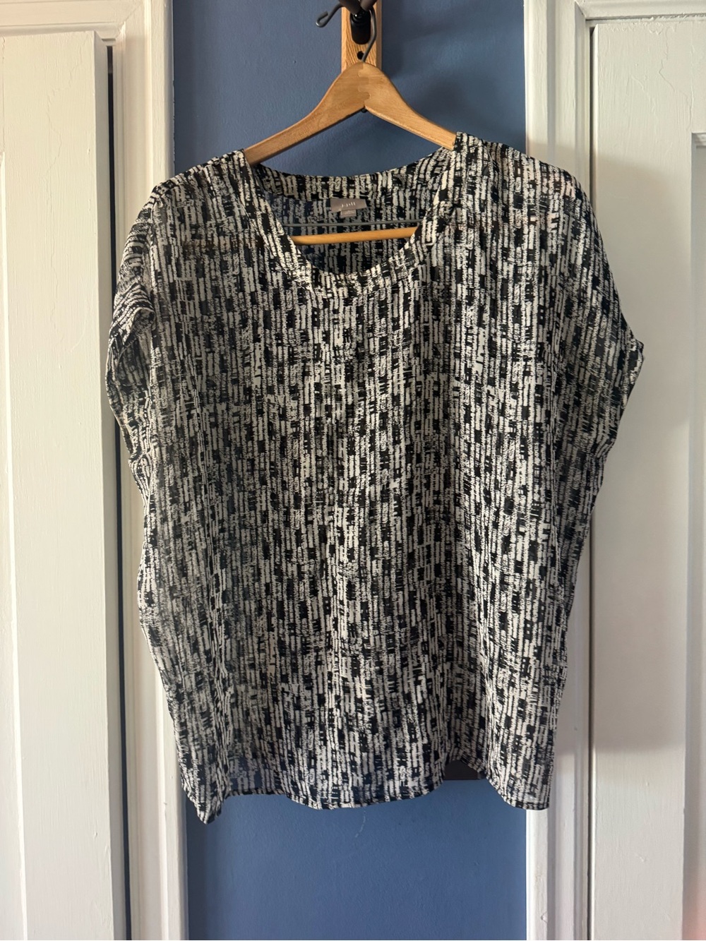 J. Jill Black and White Patterned Short Sleeve Blouse